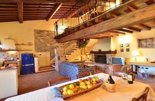 Montemagno Apartment | Francesca 1 junior suite pool and whirlpool