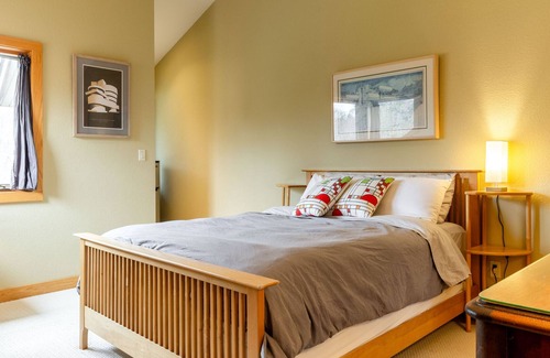 Brookfield House | Frank Lloyd Wright-inspired stay minutes from MKE
