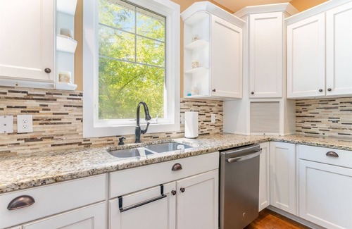 Miami Park House | Frankie's Place | Beach Access via Tram, Screened Porch, Private Hot Tub