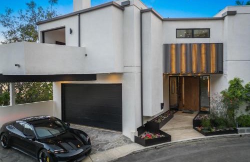Hollywood Hills West Villa | Franklin Modern