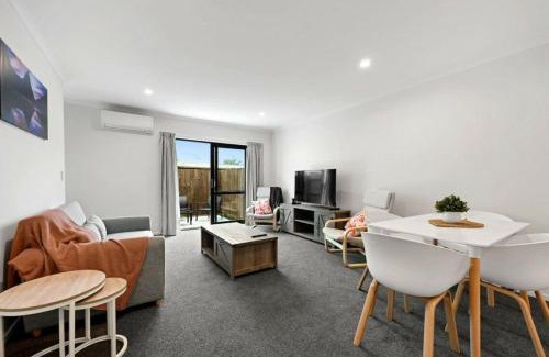 Frankton House | Frankton Townhouse Retreat - Central