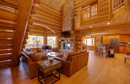 Granby House | Fraser Chalet w/Hot Tub & Mountain Views