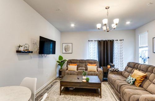 Frederick House | Frederick Townhome with Balcony, Close to Parks!