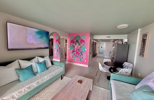 Gulf Shores Condo | Free Beach Chair service, Pool, Daybed on balcony for Sunsets over the Water