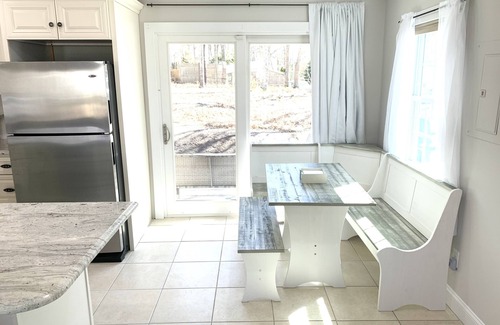 West Hyannisport House | FREE beach pass, Minutes to beach
