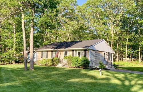 West Hyannisport House | FREE beach pass, Minutes to beach
