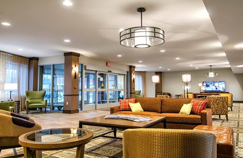 Marquette Apartment | Free Breakfast Buffet. Downtown Marquette. King Suite. Great for Business Travelers!