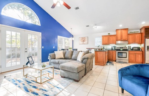 Colonial Oaks House | Free Early Check-In - Gaming Arcade - Free Parking