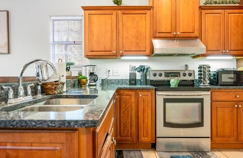 Colonial Oaks House | Free Early Check-In - Gaming Arcade - Free Parking