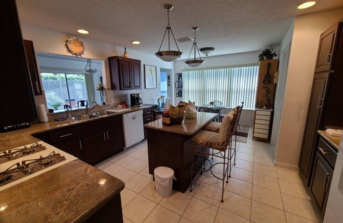 Candler House | FREE Golf Cart! Fabulous Location! Classy Decor! Pet-friendly!