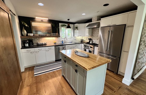 Saint Simons Heights House | Free Golf Cart, Kayaks - Close to Beach!