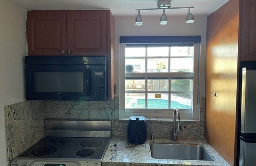 Park East House | Free Hottub/Pool/Min to Beach/Hard Rock Casino/BBQ