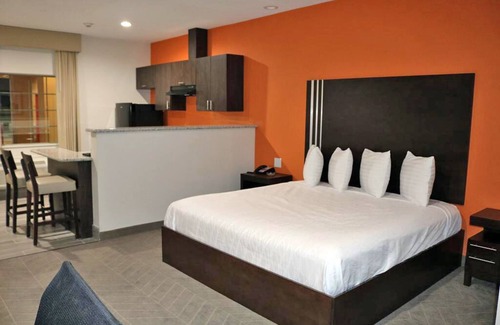 Humble Hotel | Free IAH Shuttle and Breakfast - Stay Comfortably with In-Room Kitchenette