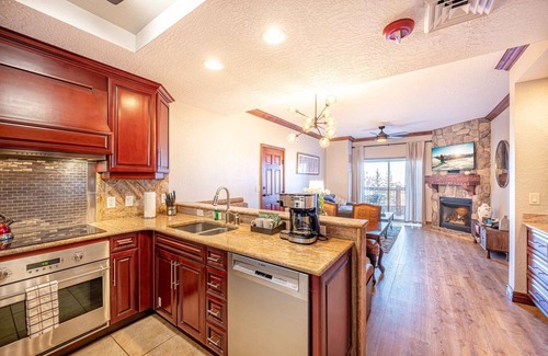 Park City Condo | *FREE KAYAKING* Updated Suite at Westgate Resort & Spa – Pool, Hot Tub, Full Service Spa, Tennis