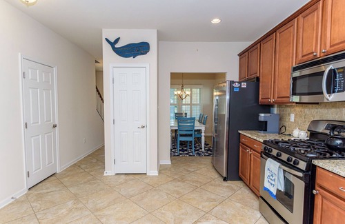 The Commons House | Free Linens & Cleaning - Blue Lagoon