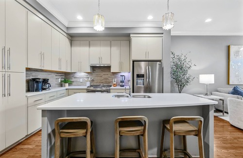 West End House | FREE NIGHT DEAL! 1MI TO BROADWAY! #6 of 6 HOMES! 7 Beds! Rooftop Deck BY VANDY!