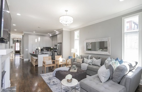 West End House | FREE NIGHT DEAL! DOWNTOWN 1MI TO BROADWAY! #1 of 6 HOMES! Rooftop Deck BY VANDY!