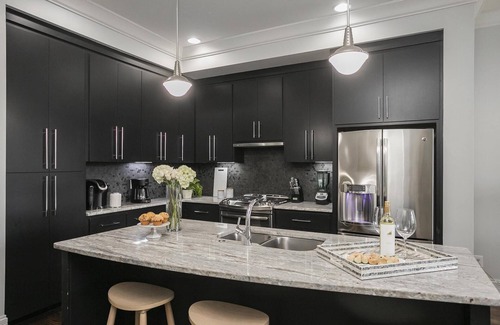 West End House | FREE NIGHT DEAL! DOWNTOWN 1MI TO BROADWAY! #2 of 6 HOMES! Rooftop Deck BY VANDY!