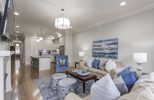 West End House | FREE NIGHT DEAL! DOWNTOWN 1MI TO BROADWAY! #4 of 6 HOMES! Rooftop Deck BY VANDY!