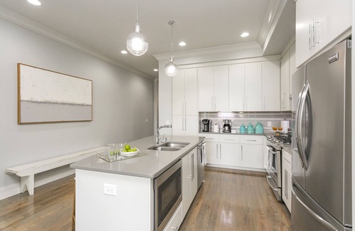 West End House | FREE NIGHT DEAL! DOWNTOWN 1MI TO BROADWAY! #5 of 6 HOMES! Rooftop Deck BY VANDY!