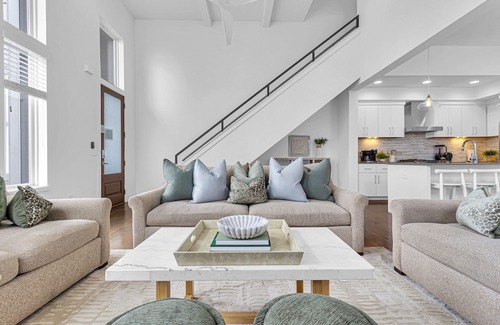 West End House | FREE NIGHT DEAL! DOWNTOWN LUXURY! ONLY 2MI TO BROADWAY! #1 of 5 HOMES IN A ROW!