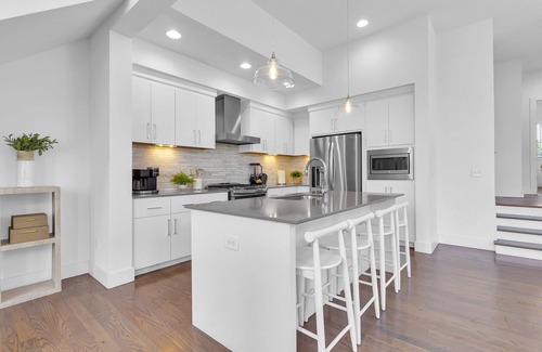 West End House | FREE NIGHT DEAL! DOWNTOWN LUXURY! ONLY 2MI TO BROADWAY! #1 of 5 HOMES IN A ROW!