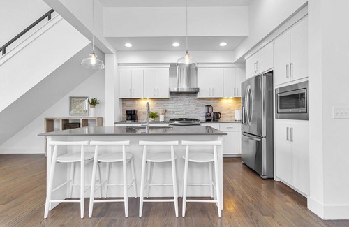 West End House | FREE NIGHT DEAL! DOWNTOWN LUXURY! ONLY 2MI TO BROADWAY! #1 of 5 HOMES IN A ROW!