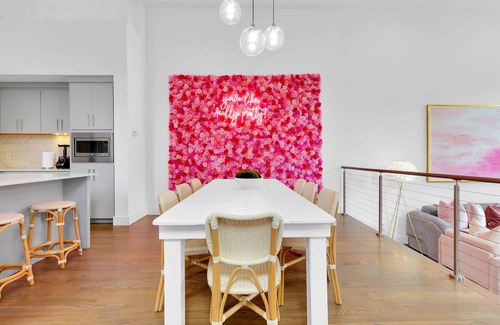West End House | FREE NIGHT DEAL! DOWNTOWN! 2MI TO BROADWAY! LUXE BABE HOUSE #1 of 5 HOMES IN ROW