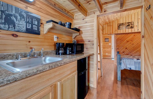 Pine Ridge Cabin | ✨FREE NIGHT PROMO✨Whispering Pine Cabin Unit 2 in the RRG
