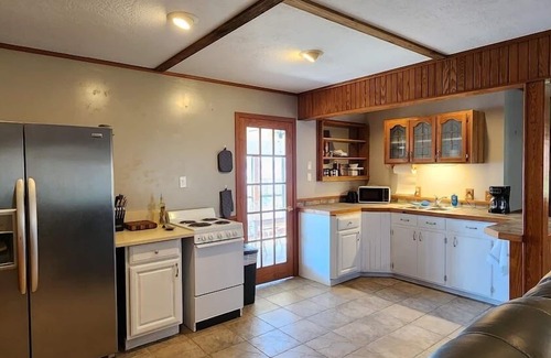 Hemphill Apartment | Free night! Weekday Special located directly on Toledo Bend Lake