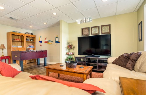 Redgranite House | Free nite w/wknd offseason lakehome cottage Lg Sandy Beach fireplace pier boatss