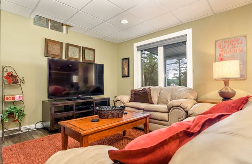 Redgranite House | Free nite w/wknd offseason lakehome cottage Lg Sandy Beach fireplace pier boatss