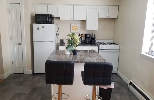 Lower East Side Bed & Breakfast | Free Parking 1 BR near Downtown & Brady St