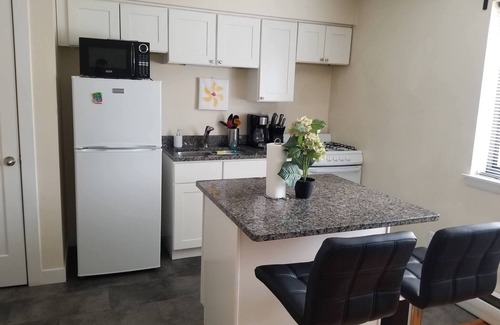 Lower East Side Bed & Breakfast | Free Parking 1 BR near Downtown & Brady St