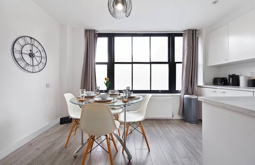 Lewisham Apartment | Free Parking | 10 min to City of LDN | Premium 3BD