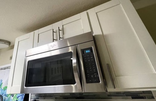 Kalihi Valley Apartment | free Parking! 2 rooms private bath with Aloha