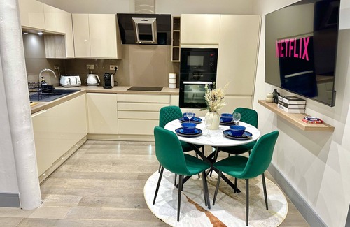Manchester City Centre Apartment | Free Parking - 2BR Stylish Apartment MCR