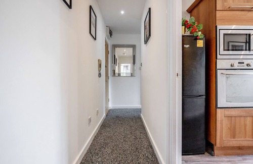 Watford Apartment | Free parking★ Gated Haven★ Stunning 2 Bed Apt ★WatfordFC/Hospital/Atria/Theater★