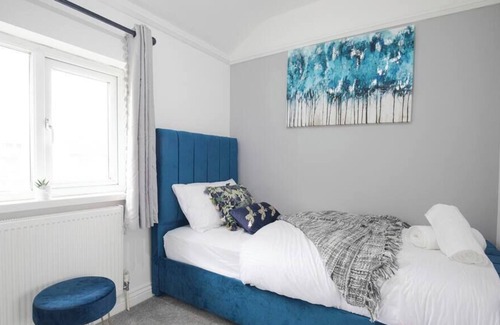 Middleton House | Free Parking: Home in Middleton, Leeds