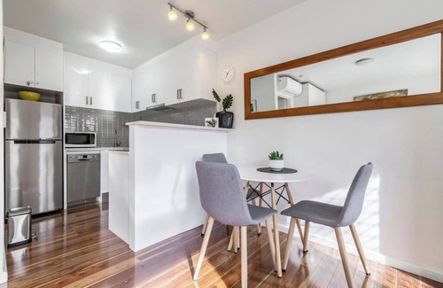 Hawthorn Apartment | FREE Parking/In-Unit Laundry/10mins walk to Glenferrie Rd