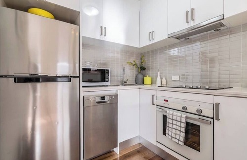 Hawthorn Apartment | FREE Parking/In-Unit Laundry/10mins walk to Glenferrie Rd