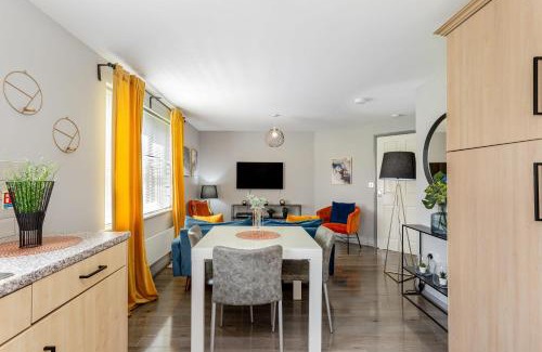 Irlam Apartment | Free Parking Irlam Flat
