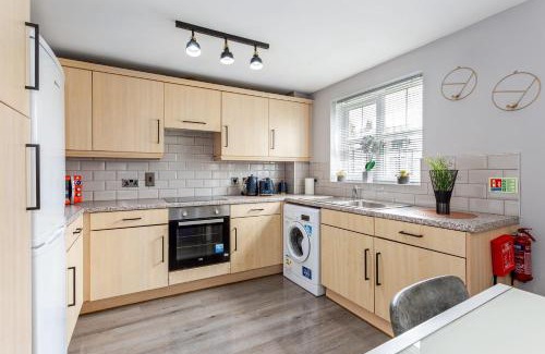 Irlam Apartment | Free Parking Irlam Flat