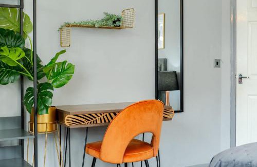 Irlam Apartment | Free Parking Irlam Flat