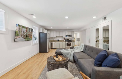 Bloomingdale Apartment | Free Parking! Large, 2BR/1.5BA with AC/TV/Internet