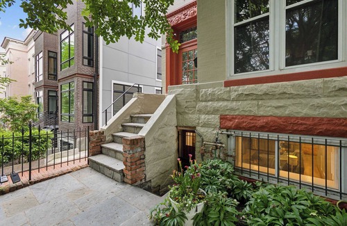 Bloomingdale Apartment | Free Parking! Large, 2BR/1.5BA with AC/TV/Internet