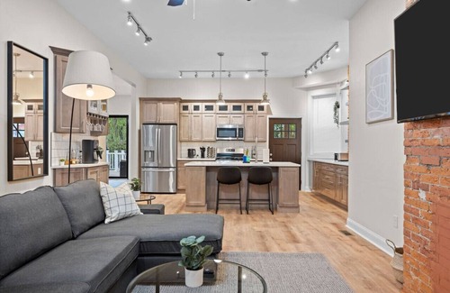 Point Breeze North House | Free Parking+Netflix+Games+BBQ Near Bakery Square
