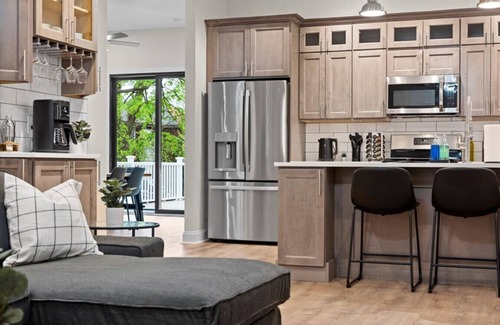 Point Breeze North House | Free Parking+Netflix+Games+BBQ Near Bakery Square