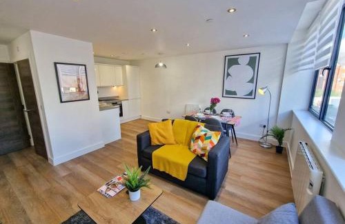 Old Trafford Apartment | Free Parking: Old Trafford Apartment
