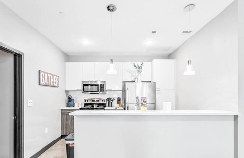 Downtown Kansas City Apartment | Free Parking Views StreetCar Downtown Location